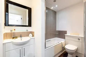 Bright Battersea Apartment - Image 4