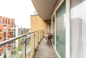 Bright Battersea Apartment - Image 5