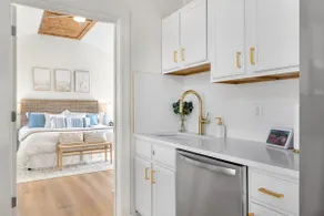 Lakeshore Living - Private Beach, Sleeps 16! - Image 3