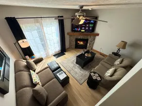 Villa @ Snowshoe King,Hot Tub,Fireplace! - Image 2