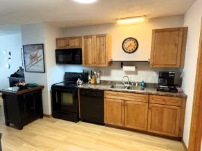Villa @ Snowshoe King,Hot Tub,Fireplace! - Image 4