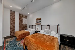 Loft Style Spacious Lux Apt 202, sleeps 6 - Image 2