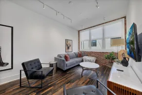 Loft Style Spacious Lux Apt 202, sleeps 6 - Image 5