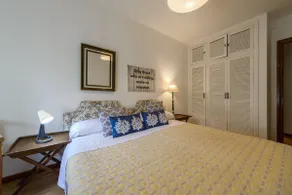 House with fireplace and parking near Barajas - Image 3
