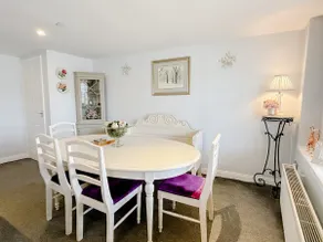 Town Centre Apartment - Image 5