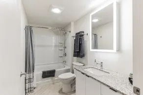 Sleek DT Cleveland Apt at Skyline - Image 4