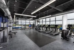 Sleek DT Cleveland Apt at Skyline - Image 5