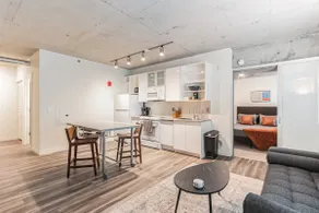Sleek DT Cleveland Apt at Skyline - Image 2