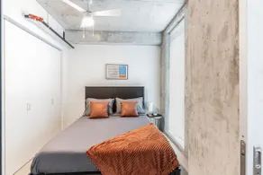 Sleek DT Cleveland Apt at Skyline - Image 3