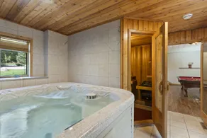 The Fairway Retreat: Spacious Family Golf Getaway - Image 3