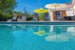 Cozy and charming Villa near the beach - Image 5