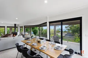 Spacious Retreat with Coastal Views - Image 5