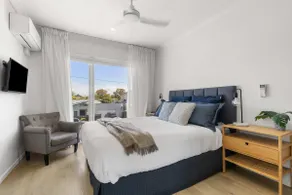 Stylish Beach Retreat Horses & Coastal Charm - Image 2
