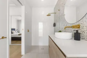 Stylish Beach Retreat Horses & Coastal Charm - Image 3
