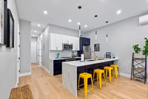 Chic City Escape: 3-Bedroom Luxury Retreat - Image 3