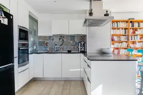 Quiet apartment, 2 Bedrooms, Terrace - Image 3