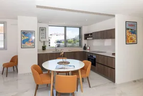Sweett l Luxurious 3BR Duplex - Image 4