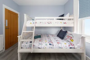 Merveilleux appartement adapté aux familles avec internet haut débit | Vue sur l'eau | À côté de la plage - Image 5