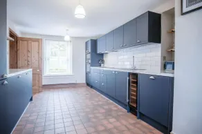 Hill House - 4 Bedroom Holiday Home - Llanrhidian - Image 4