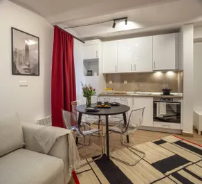 Ruby Red House - Central Apt for You & Your Pet - Image 2