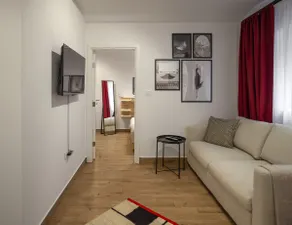 Ruby Red House - Central Apt for You & Your Pet - Image 3