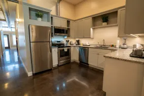 Downtown Urban Retreat 6 Beds Perfect for Groups - Image 4