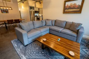 Downtown Urban Retreat 6 Beds Perfect for Groups - Image 2