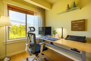 Stylist Home with Dual Suites near Green Lake - Image 5