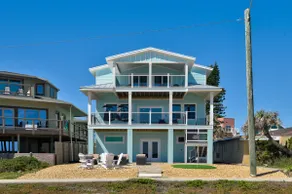 Beachfront retreat w views, games, hot tub & more! - Image 3
