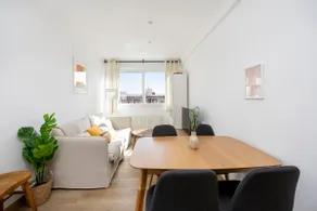 Amazing 3bdr Apt In Cornella 1 Mins From Metro - Image 2