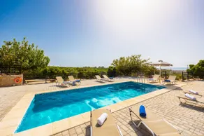 Theo Beach Villa - Image 4