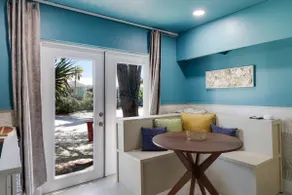 The Catalina - Upgraded Suite at Palmview Inn - Image 4