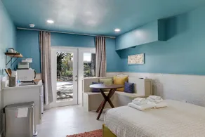 The Catalina - Upgraded Suite at Palmview Inn - Image 2