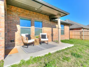 Excellent new home in wonderful neighborhood - Image 4