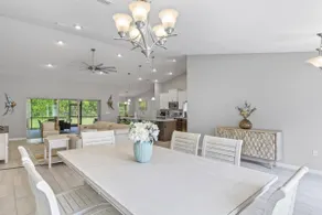 Tropical Waterfront Home | Close To Beach | Garage - Image 5