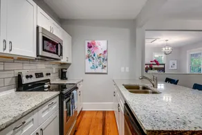 20% Off May! Marble Falls Suite, 1 Block To DT - Image 3