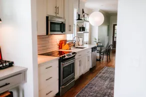 Chic 2BR Cabin D by MHM Luxury Properties - Image 2
