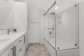Pet Friendly, Modern, Mins to Retro Row & Beach - Image 4