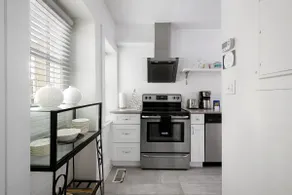 The Heart of Historic Charleston | The Mod Suite - Image 3
