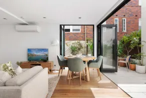 Relaxed Beachside Townhouse - Image 2