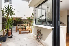 Relaxed Beachside Townhouse - Image 4