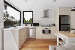 Relaxed Beachside Townhouse - Image 5