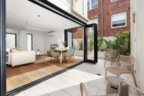 Relaxed Beachside Townhouse - Image 3