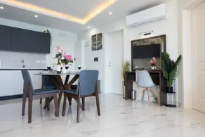 Ivory Suite seafront with views!- Fl 9 by Homely - Image 4