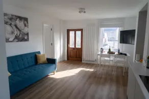 Crossways - a modern two bedroom village apartment close to cheltenham - Image 2