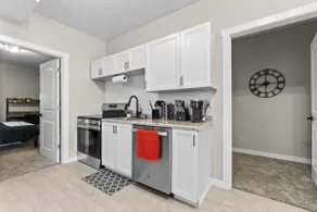 Charming 2BR – 2-Min Walk to Downtown Attractions - Image 5