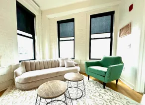 Old Market Oasis Top Floor Loft 511 - Image 2