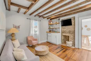 Remodeled 3bd, Marble Bathrooms, 150ft to King St! - Image 3