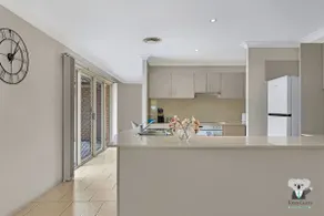 KozyGuru | Penrith | Cosy 4BED House | Free Internet - Image 3