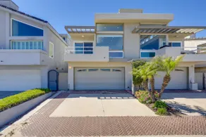 Sleek Oxnard Townhouse w/ Balconies: Walk to Beach - Image 3